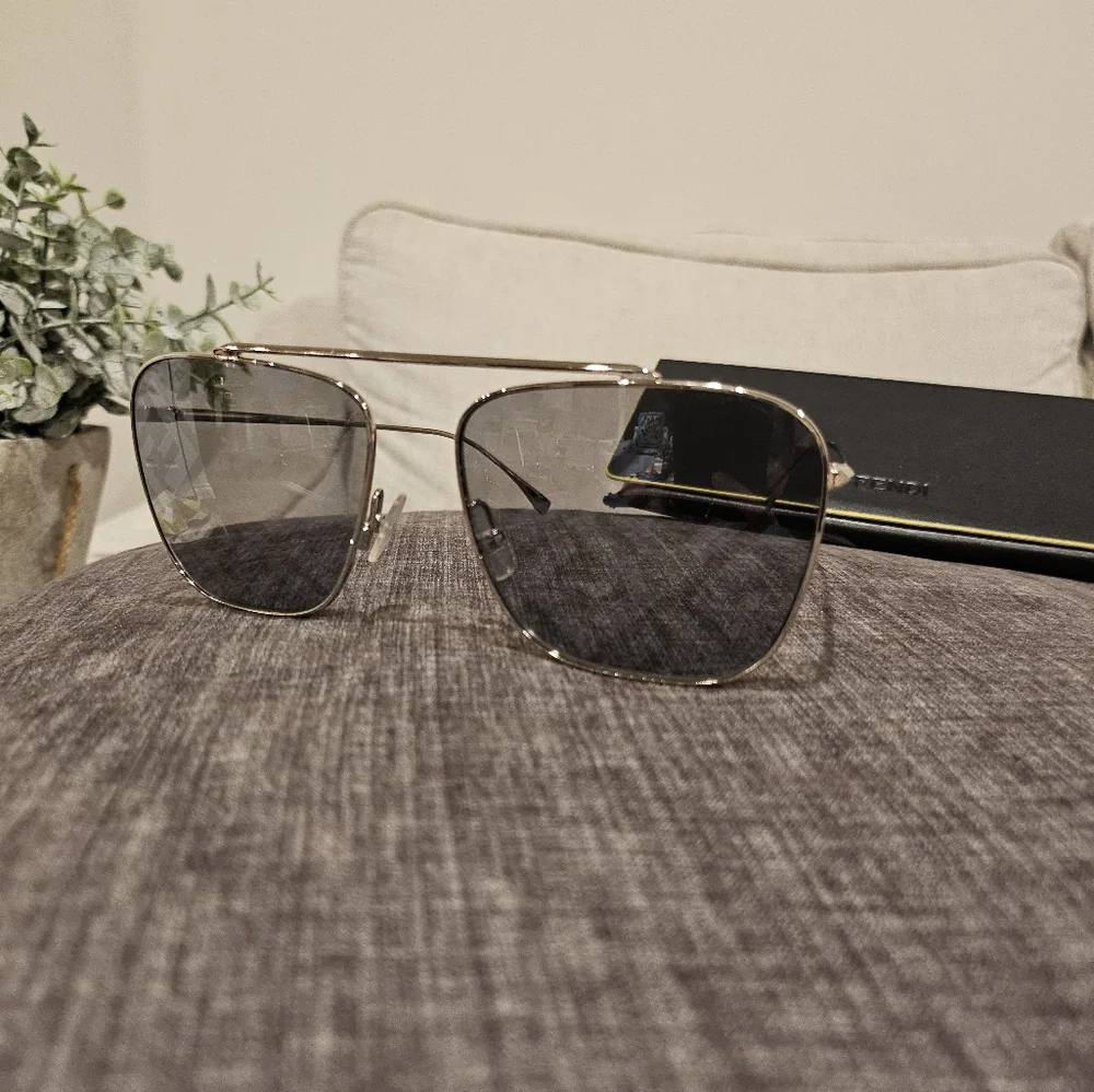 Almost new Fendi logo sunglasses